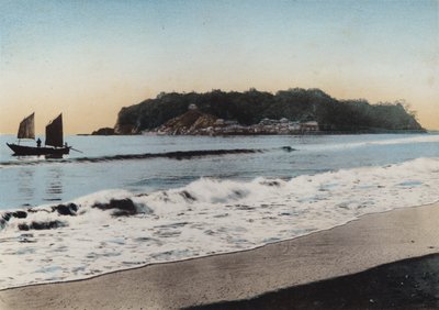 जापान, c.1912: कामाकुरा के पास देखा गया एनोशिमा द्वीप (फोटो) द्वारा फोटोग्राफर जापानी