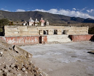 स्तंभ महल का दृश्य द्वारा पूर्व कोलंबियन पूर्व कोलंबियन