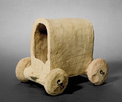 एक ढके हुए वैगन का मॉडल, कारकेमिश (जेरब्लस) सीरिया के पास हम्माम का है, c.2400-2300 ई.पू. द्वारा प्रागैतिहासिक