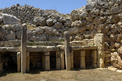 प्रागितिहास: गगन्तिजा के महापाषाण मंदिर का दृश्य, नवपाषाण काल (3500-2600 ईसा पूर्व), गोजो द्वीप, माल्टा (फोटो) द्वारा प्रागैतिहासिक प्रागैतिहासिक