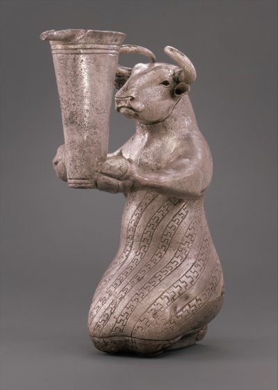एक टोंटीदार बर्तन पकड़े हुए घुटना टेककर बैल, c.3000 ई.पू. (चांदी) द्वारा प्रोटो-एलमाइट प्रोटो-एलमाइट