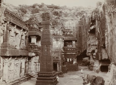खलियास चट्टान से निर्मित मंदिर, एलोरा द्वारा राजा दीन दयाल