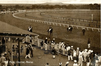 रेस-कोर्स, पूना, c.1900-30 (सीपिया फोटो) द्वारा राफेल टक एंड संस