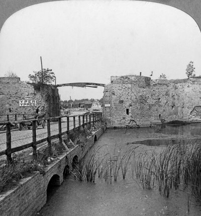 14 वीं शताब्दी की प्राचीर और लिले गेट, Ypres, बेल्जियम, प्रथम विश्व युद्ध, c1914-c1918। द्वारा यथार्थवादी यात्रा प्रकाशक