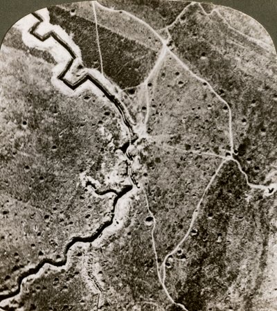 जर्मन लाइनों की हवाई तस्वीर, प्रथम विश्व युद्ध, 1914-1918। द्वारा यथार्थवादी यात्रा प्रकाशक