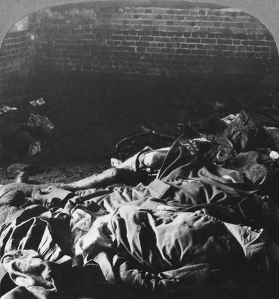 एक ज़ेपेलिन के चालक दल के चार निकायों ने बिलरिके, एसेक्स, प्रथम विश्व युद्ध, 1916 में गोली मार दी द्वारा यथार्थवादी यात्रा प्रकाशक