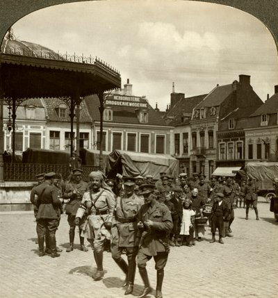 जनरल जेम्सन, मार्केट स्क्वायर, मर्विल, फ्रांस, प्रथम विश्व युद्ध, 1914-1915 के साथ सर जेम्स विलकॉक्स। द्वारा यथार्थवादी यात्रा प्रकाशक