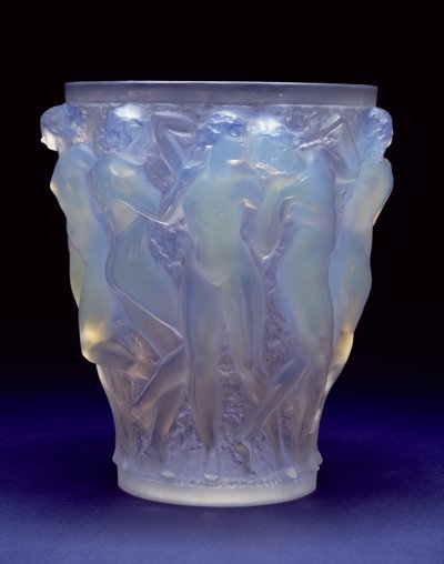 बैचेन्स, 1927 (ओपल ग्लास) द्वारा Rene Jules Lalique