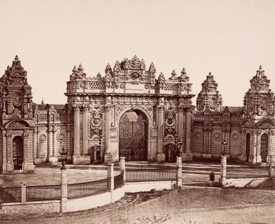 Dolmabahçe पैलेस इंपीरियल गेट द्वारा रॉबर्टसन और बीटो