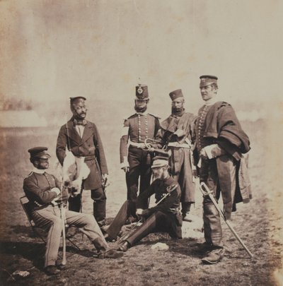 ब्रिगेडियर जनरल चार्ल्स थॉमस वान स्ट्राबेन्जी (1812-92) और अधिकारियों के अधिकारी, जो कि क्रीमिया युद्ध, 1855 से जुड़ी 52 तस्वीरों की एक एल्बम से हैं द्वारा रोजर फेंटन