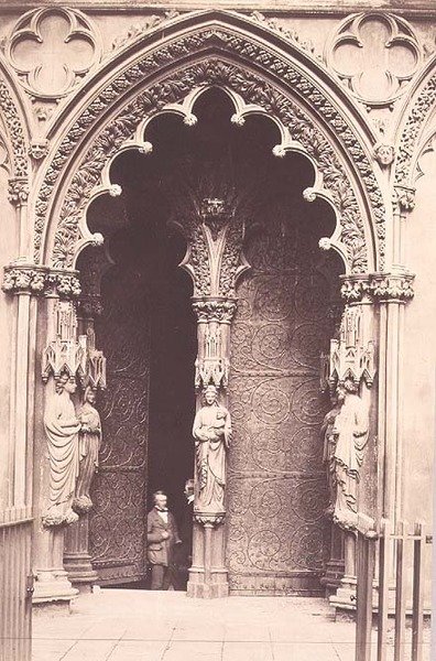 वेस्ट पोर्च, लिचफील्ड कैथेड्रल, c.1858 (सीपिया फोटो) द्वारा रोजर फेंटन