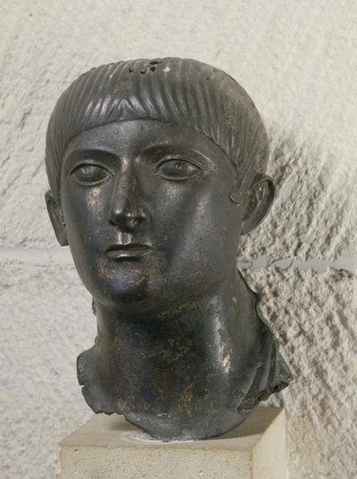&39;द यंग एक्विटाइन चीफ&39; (कांस्य) के नाम से मशहूर एक युवा द्वारा Roman