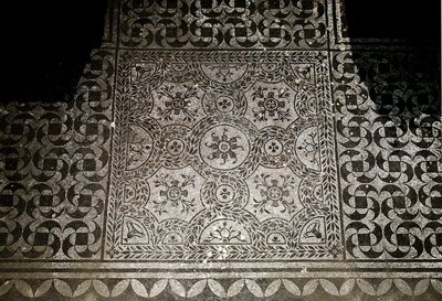 रोमन कला: टिवोली में विला एड्रियाना (विला डी'हैड्रियन, या विला हैड्रिएन) से जमीन के मोज़ाइक का विवरण। 118-134 ई द्वारा उपन्यास