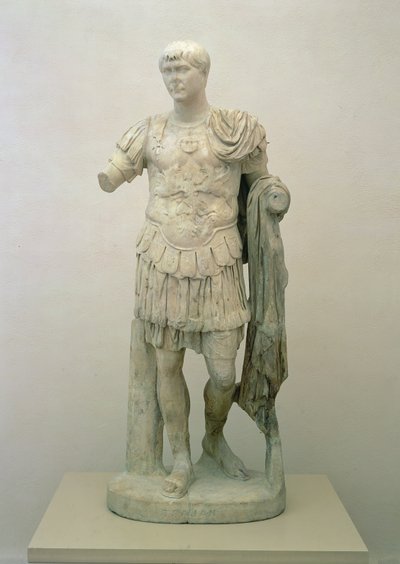 सम्राट ट्रोजन की मूर्ति (c.53-117) एंटोनिन काल, c.120 AD (पेंटेलिक संगमरमर) द्वारा उपन्यास
