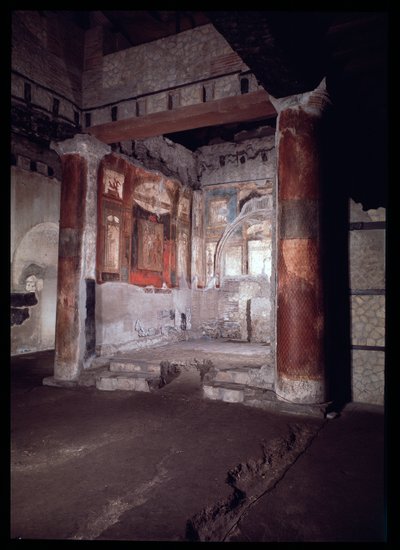 अगस्त्य के मंदिर (कॉलेज) की वेदी, ५वीं शताब्दी ईसा पूर्व-पहली शताब्दी ई द्वारा रोमन रोमन
