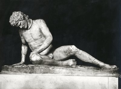 डाइंग गॉल, एपिगोनोस (संगमरमर) द्वारा c.230-220 ईसा पूर्व के ग्रीक मूल की प्रति (b/w फोटो) द्वारा रोमन रोमन