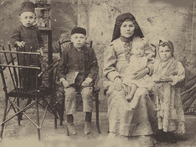 कज़ान तातार परिवार, c.1900 (b/w फोटो) द्वारा रूसी फोटोग्राफर