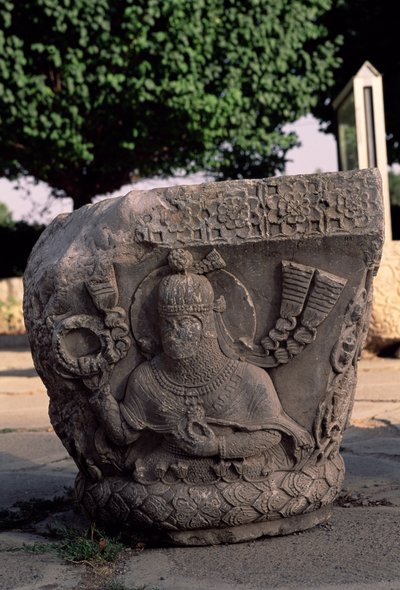 खोसरो द्वितीय को विजयी योद्धा के रूप में दिखाती राजधानी, c.620 द्वारा ससैनियन स्कूल