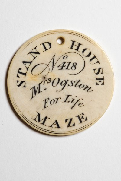 भूलभुलैया मैदान, बेलफास्ट (हाथीदांत) द्वारा स्कूल आयरिश