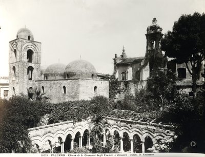 चर्च के पूर्वी छोर का दृश्य, 1132-48 में सिसिली के राजा रोजर द्वितीय (डी.1154) द्वारा निर्मित और 13 वीं शताब्दी में निर्मित मठ (बी / डब्ल्यू फोटो) द्वारा स्कूल इतालवी