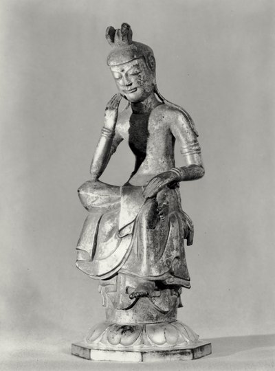 ध्यान मुद्रा में बैठे बोधिसत्व, c.645-794 (गिल्ट कांस्य) (b/w फोटो) द्वारा जापानी स्कूल