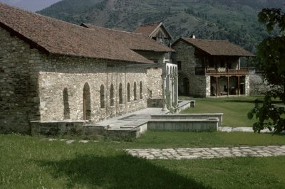 12 वीं सदी के उत्तरार्ध में, रिफ़ाकरी और गेस्ट हाउस द्वारा सर्बियाई स्कूल
