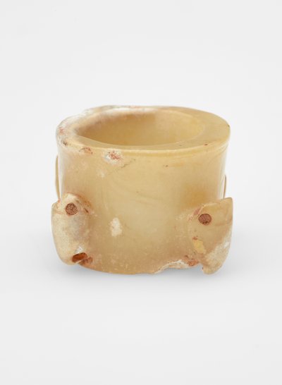मुखौटे के साथ मनका, c.1600-c.1050 ईसा पूर्व द्वारा शांग राजवंश चीनी स्कूल
