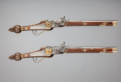 सक्सोनी, जर्मन, c1610 के राजकुमार-निर्वाचक के अंगरक्षक के लिए बनाई गई व्हीललॉक पिस्तौल की जोड़ी द्वारा साइमन हेलबिग