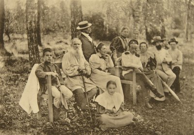 रूस के लेखक लियो टॉल्स्टॉय, मेहमानों के साथ, तुसला, रूस, 1895 के पास यास्नया पोलीना। द्वारा सोफिया एंड्रीवाना टॉल्स्टया