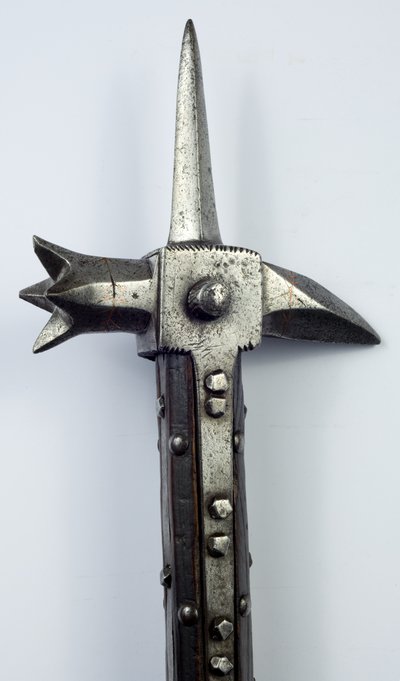 फुट कॉम्बैट के लिए वारहैमर, c.1440 (तांबा जड़े के साथ लोहा और लकड़ी) द्वारा दक्षिणी यूरोपीय