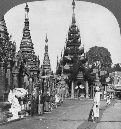 दक्षिणी चढ़ाई के मंच के साथ, श्वेदागोन पगोडा, रंगून, बर्मा, 1908 द्वारा स्टीरियो यात्रा सह