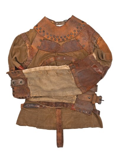 हैरी हॉदिनी के स्वामित्व वाले स्ट्रेटजैकेट, c.1915 (खाकी कैनवास, चमड़ा और धातु के छत्ते) द्वारा स्वानफेल्ट तम्बू और शामियाना कं।