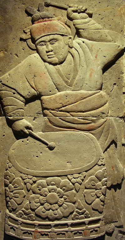 संगीतकार, तांग राजवंश (618-907) के साथ टेराकोटा स्टील, शानक्सी प्रांत में खोजा गया, जियान में स्टेल्स वन संग्रहालय। फोटोग्राफी, लियोनार्ड डी सेल्वा, चीन, 2006। द्वारा तांग राजवंश चीनी स्कूल