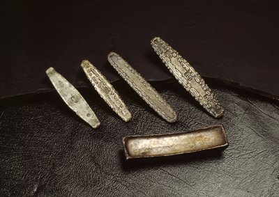 लंडना, उत्तरी थाईलैंड और लाओस (धातु) में इस्तेमाल की गई सैडल मनी द्वारा थाई स्कूल