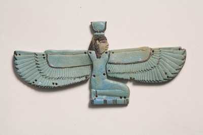 पंखों वाली देवी आइसिस (फेयेंस) के पेक्टोरल द्वारा Third Intermediate Period Egyptian