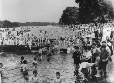 सर्प स्नान, 1-6 बजे द्वारा थॉमस ई। और होरेस ग्रांट ग्रांट