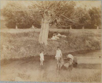 [थ्री चिल्ड्रन एंड ए डॉग प्लेइंग इन द क्रीक, 4 जुलाई, 1883], 1883, 1883। द्वारा थॉमस एकिंस