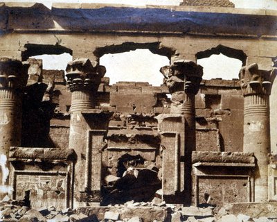 कलाबशा के मंदिर का पोर्टिको, 'प्राचीन मिस्र में 1855 और 1856 में' एल्बम से (एल्ब्यूमेनाइज्ड सॉल्ट प्रिंट) द्वारा थॉमस एचजी फ़र्मर