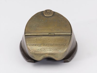 कैप्टन विलियम टायरविट ड्रेक, रॉयल हॉर्स गार्ड्स, c.1829 (इंकवेल, हॉर्स हूफ) से संबंधित हॉर्स खुर इंकवेल द्वारा थॉमस ली