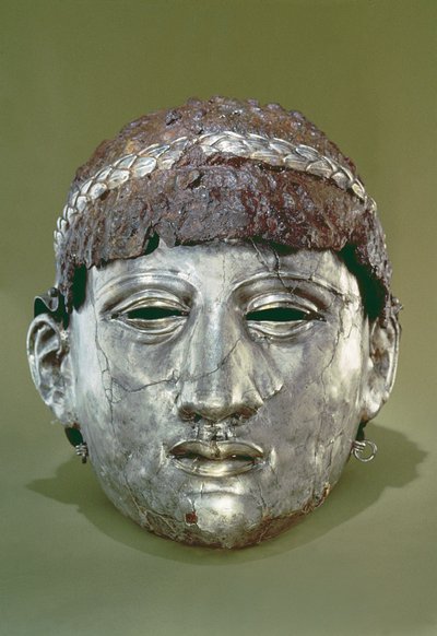 दो भागों (लोहे) में हेलमेट द्वारा Thracian