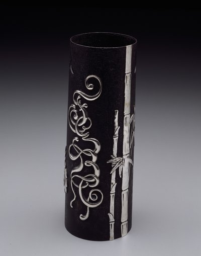 फूलदान, c.1877-85 (लोहे और चांदी) द्वारा टिफ़नी एंड कंपनी
