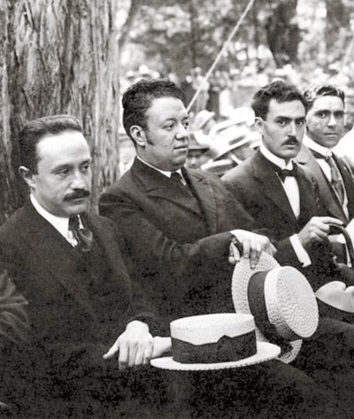 जोस वास्कोनसेलोस और डिएगो रिवेरा, मैक्सिको सिटी, 1921 में एक बाहरी कार्यक्रम के दौरान द्वारा टीना मोडोटी
