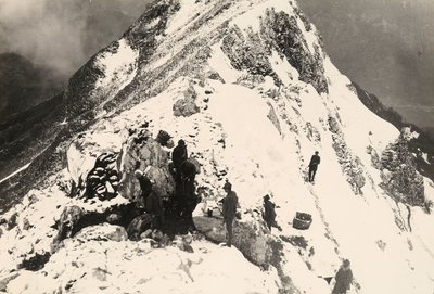  द्वारा उगो ओजेट्टी