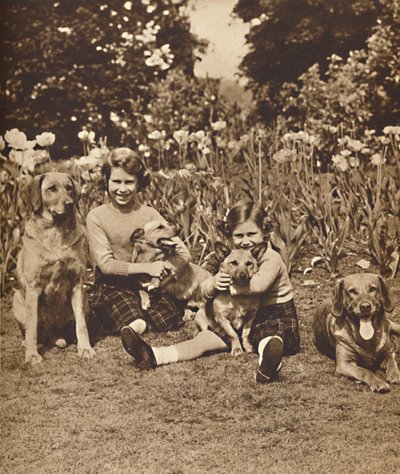 -और फ्रेंड्स, प्रिंसेस एलिजाबेथ एंड मैरी एट रॉयल लॉज, विंडसर, c1936 1937 द्वारा अज्ञात