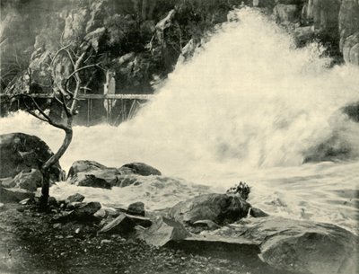 1901 के लाउंसेस्टन के पास मोतियाबिंद कण्ठ में एक बड़ी लहर। द्वारा अज्ञात