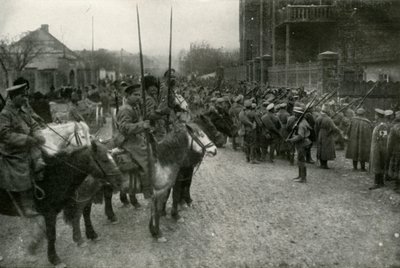 ए कोसैक पैट्रोल और रूसी इन्फैंट्री, 1919। द्वारा अज्ञात