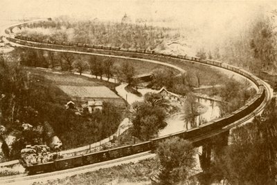 एक इंजन, शिकागो और उत्तर पश्चिम रेलवे, 193 के द्वारा फिफ्टी-फोर वैन ड्रॉ की एक विशाल माल ट्रेन द्वारा अज्ञात
