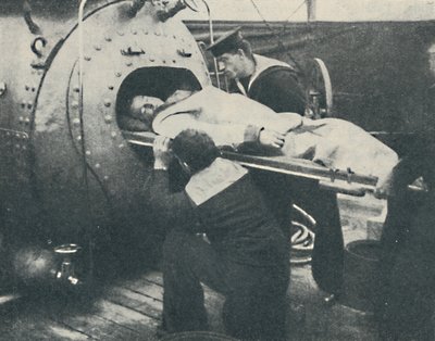 ए रेसम्प्रेसन चैंबर, 1936 द्वारा अज्ञात