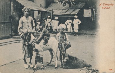 एक तमाशा वाला। द्वारा अज्ञात