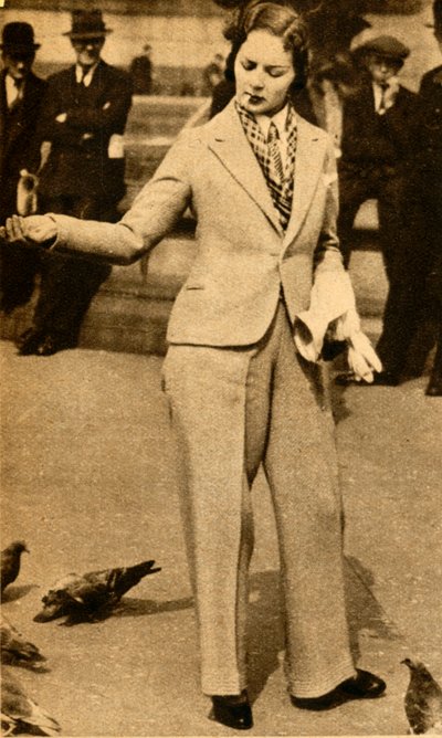 ट्राफलगर स्क्वायर, 1933 में कबूतरों को चराने वाली एक विश्वासघाती महिला। द्वारा अज्ञात